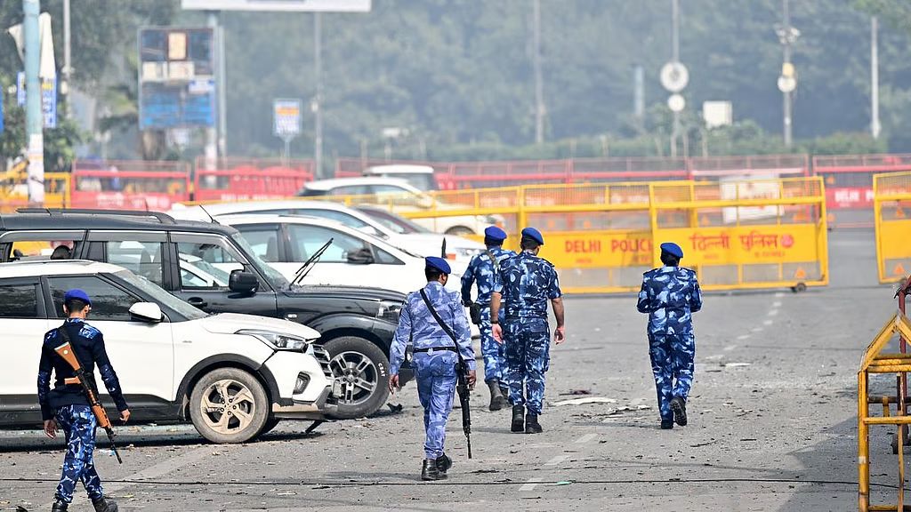 டெல்லி செங்கோட்டை அருகே பயங்கரவாத தாக்குதல் நடத்த சதி: - உளவுத் துறை எச்சரிக்கை