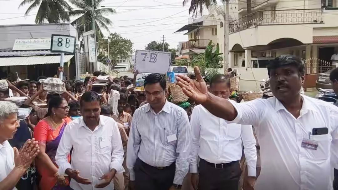 கோவையில் திருமண ஊர்வலம் போல நடைபெற்ற பள்ளி விழா
