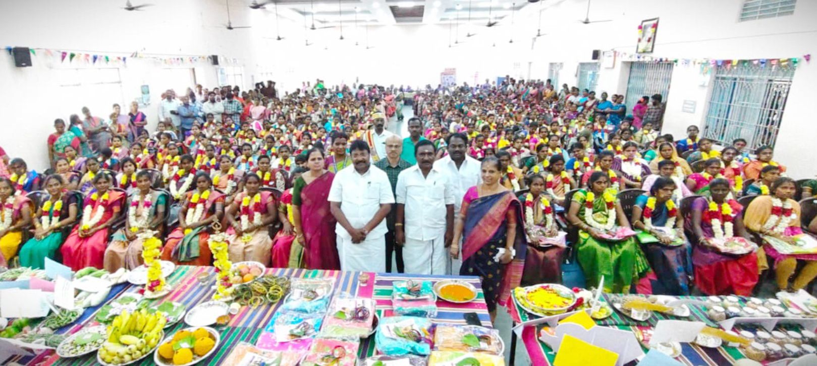 மகளிர் உரிமைத் துறையின் ஒருங்கிணைந்த குழந்தை வளர்ச்சித் திட்டத்தின் கீழ், கர்ப்பிணி தாய்மார்களுக்கு சமுதாய வளைகாப்பினை எம்.எல்.ஏ., ம.பிரபாகரன் நடத்தி வைத்தார்