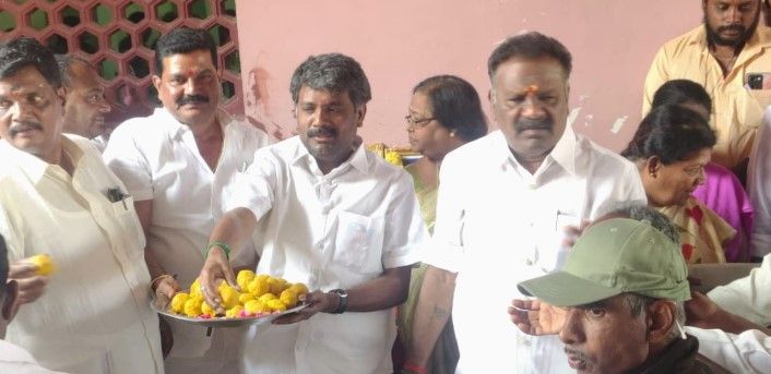 அம்மா பிறந்தநாளில் கழக செயலாளர் இளம்பை இரா.தமிழ்ச்செல்வன் தலைமையில் 1000 பேருக்கு அறுசுவை அன்னதானம்