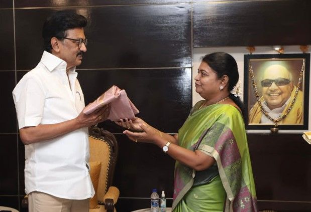 முதல்வர் மு.க.ஸ்டாலின் பிறந்தநாள்: அமைச்சர் பி.கீதா ஜீவன் நேரில் வாழ்த்து