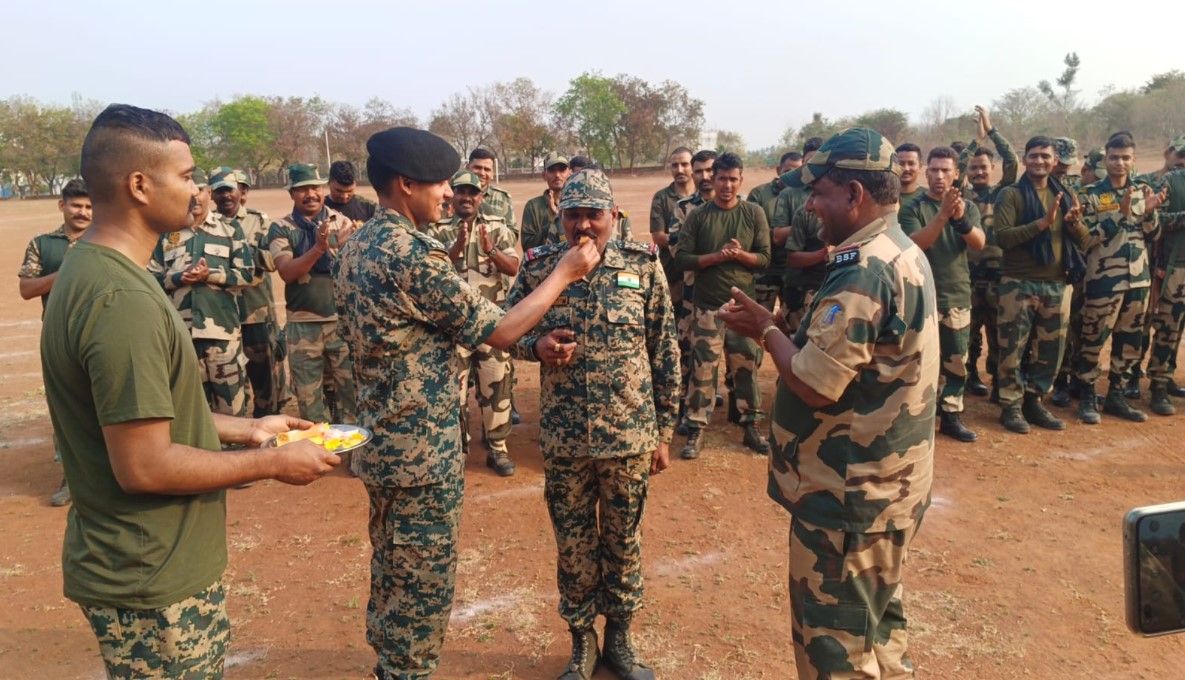சட்ட மன்ற தேர்தல்; போலீசாருடன் இணைந்து பணியாற்ற வந்த  எல்லை பாதுகாப்பு படையினருக்கு வரவேற்பு!