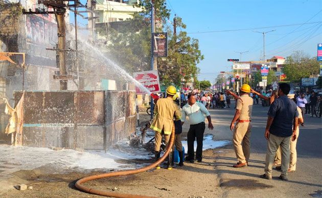 தூத்துக்குடியில் டிரான்ஸ்பார்மர் வெடித்து தீ விபத்து:  இருசக்கர வாகனம் எரிந்து சாம்பல்!