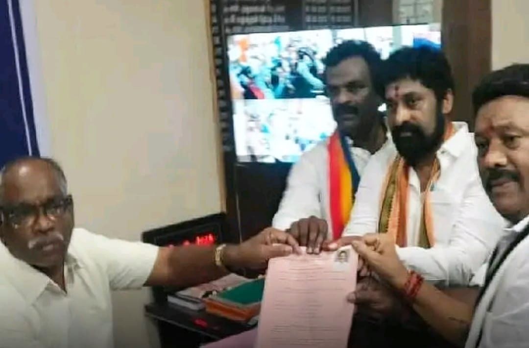 திண்டுக்கல் சீனிவாசன் வேட்பு மனு தாக்கல்