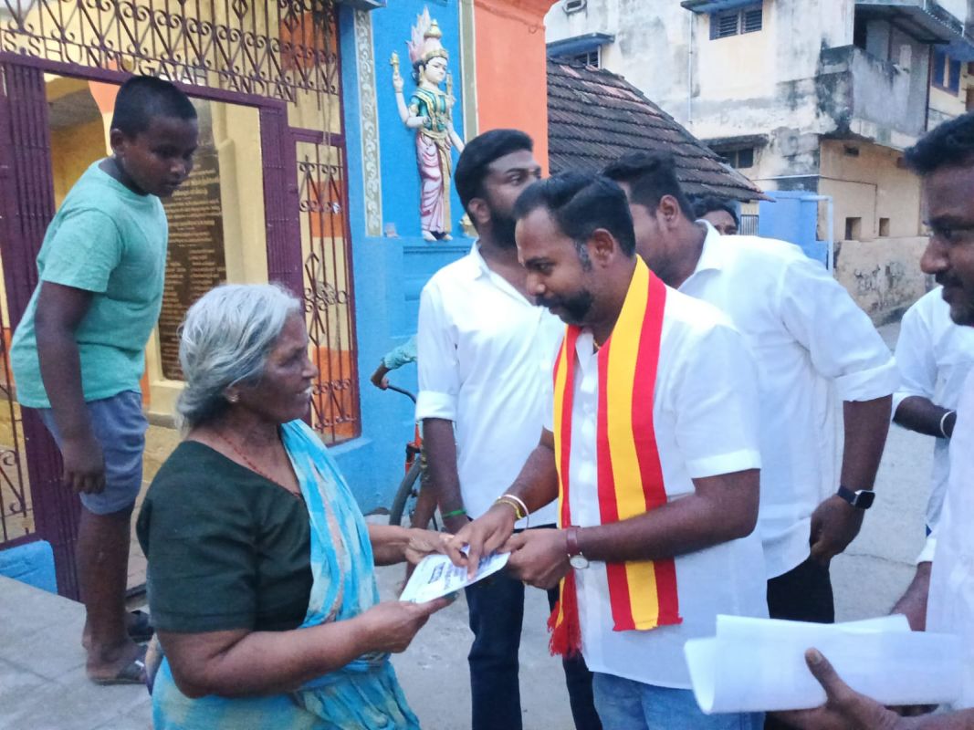 தவெக வேட்பாளர் ராஜ பிரகாஷ்  வாக்கு சேகரிப்பு
