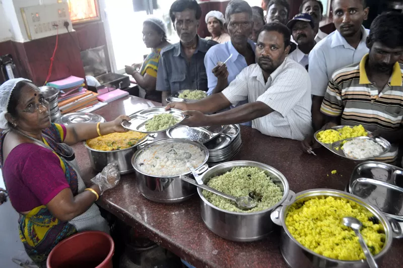 அம்மா உணவகங்களில் சுவையான, தரமான உணவு வழங்க முதல்வர் விஜய் உத்தரவு