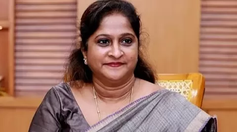 10 ஐஏஎஸ் அதிகாரிகள் இடமாற்றம்: சென்னை மாவட்ட ஆட்சியராக மாலதி ஹெலன் நியமனம்