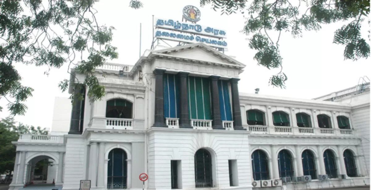 பொதுப் பணித் துறை செயலர் உட்பட 8 ஐஏஎஸ் அதிகாரிகள் இடமாற்றம்