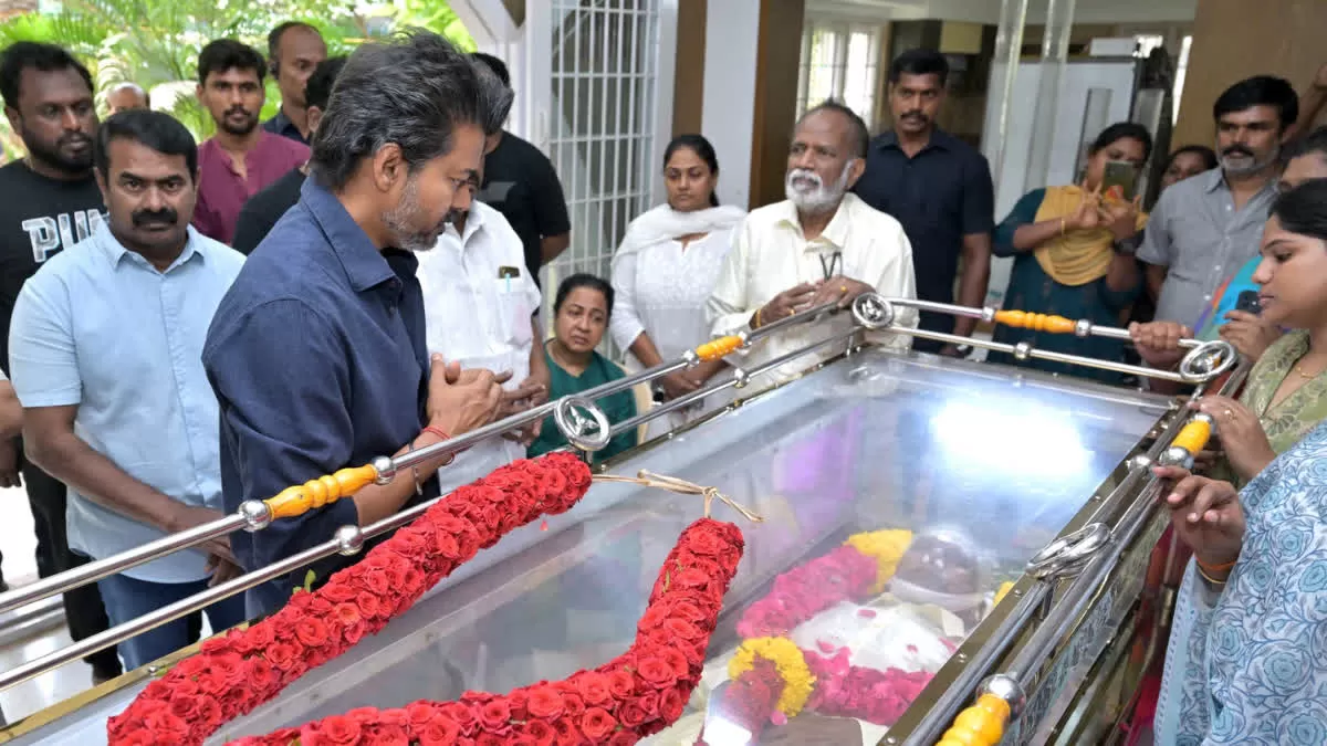 இயக்குநர் பாரதிராஜா உடலுக்கு அரசு மரியாதை: அஞ்சலிக்கு பின் முதல்வர் விஜய் அறிவிப்பு