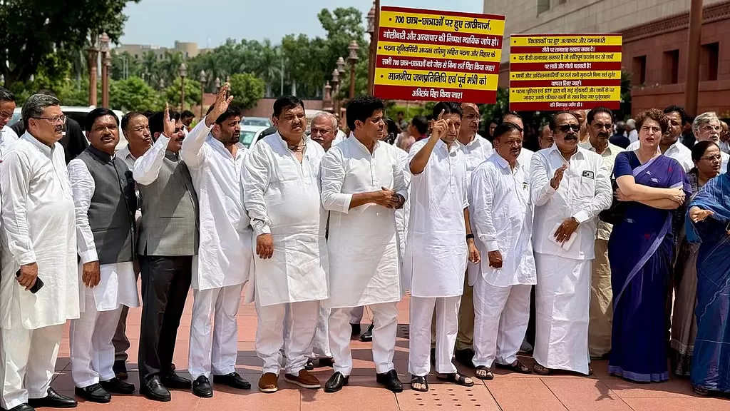 எதிர்க்கட்சிகள் தொடர் அமளி: 6-வது நாளாக முடங்கியது நாடாளுமன்றம்