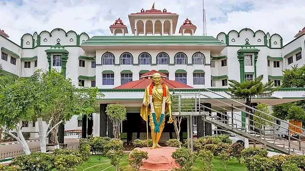 பட்டா நிலத்தில் உடல் அடக்கம் செய்ய அனுமதியில்லை: உயர் நீதிமன்றம்