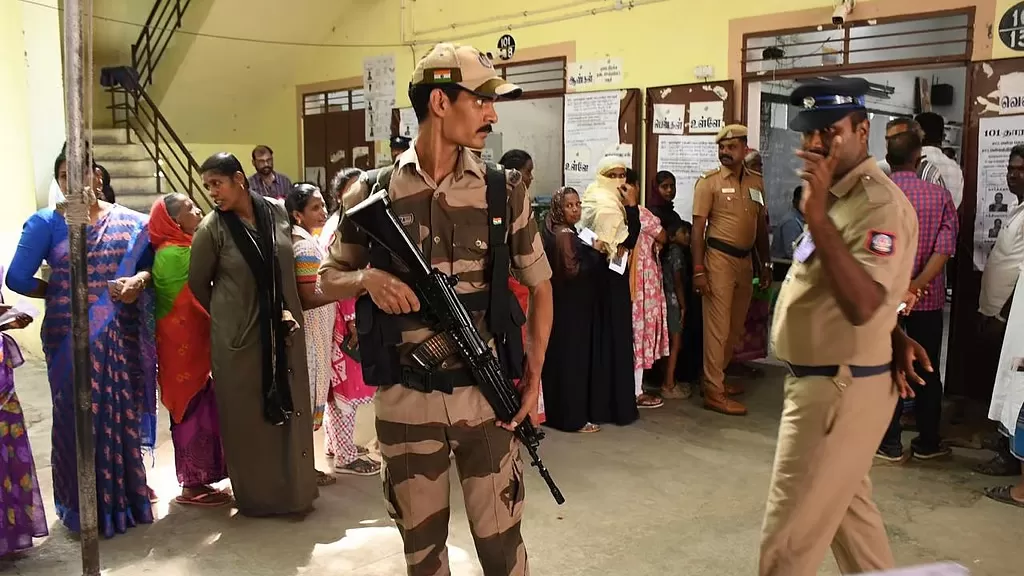 காலை 11 மணி நிலவரம்: மதுராந்தகத்தில் 35.55%, தாராபுரத்தில் 37.28% வாக்குப் பதிவு